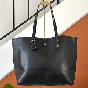 Coach City Zip Tote in Crossgrain Leather in Black F35355